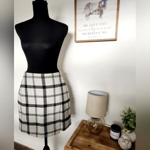 ADORABLE FULLY LINED PLAID MINI SKIRT w/POCKETS (35% WOOL)